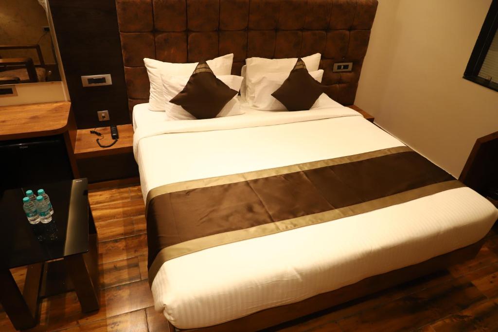 Hotel Emperio Grand in Lucknow
