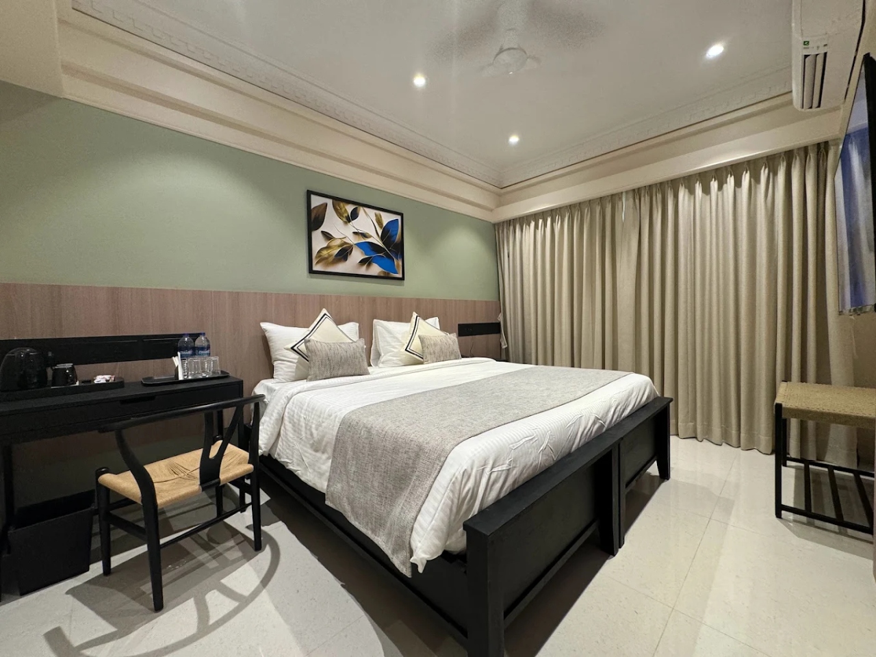 Hotel Mumbai House Valnai Malad in Mumbai